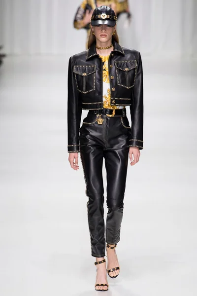 Look 10